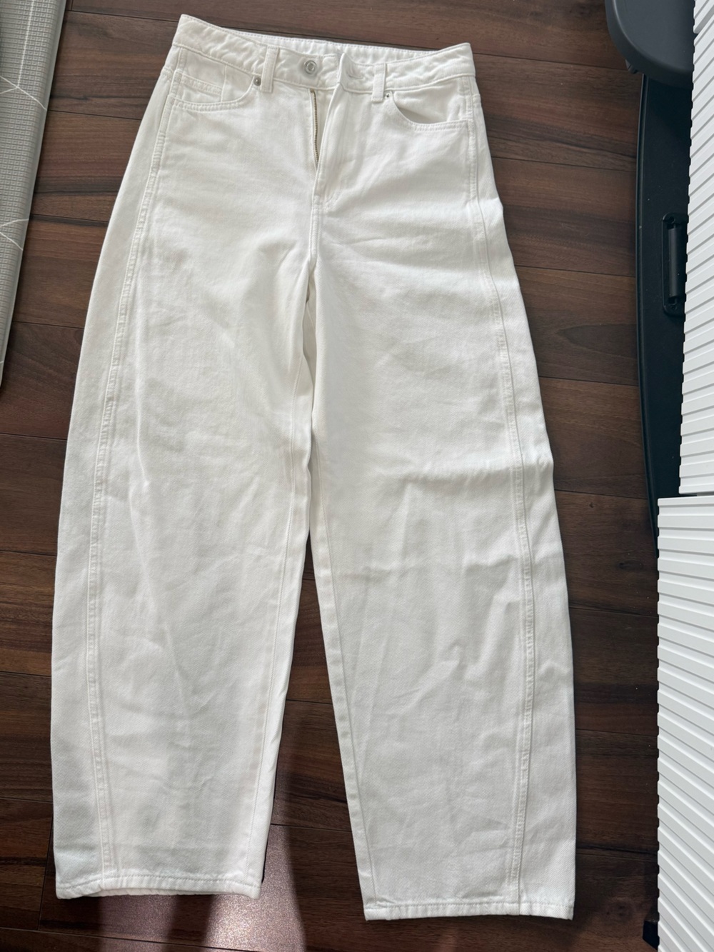 NEW H&M Barrel Jeans